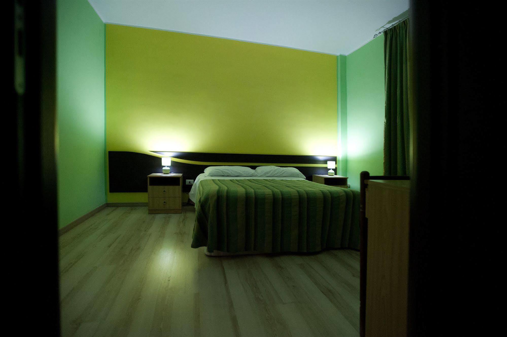 Cliché Hotel 3*