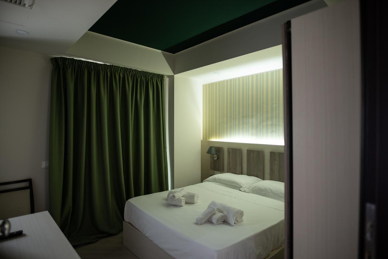 Cliché Hotel