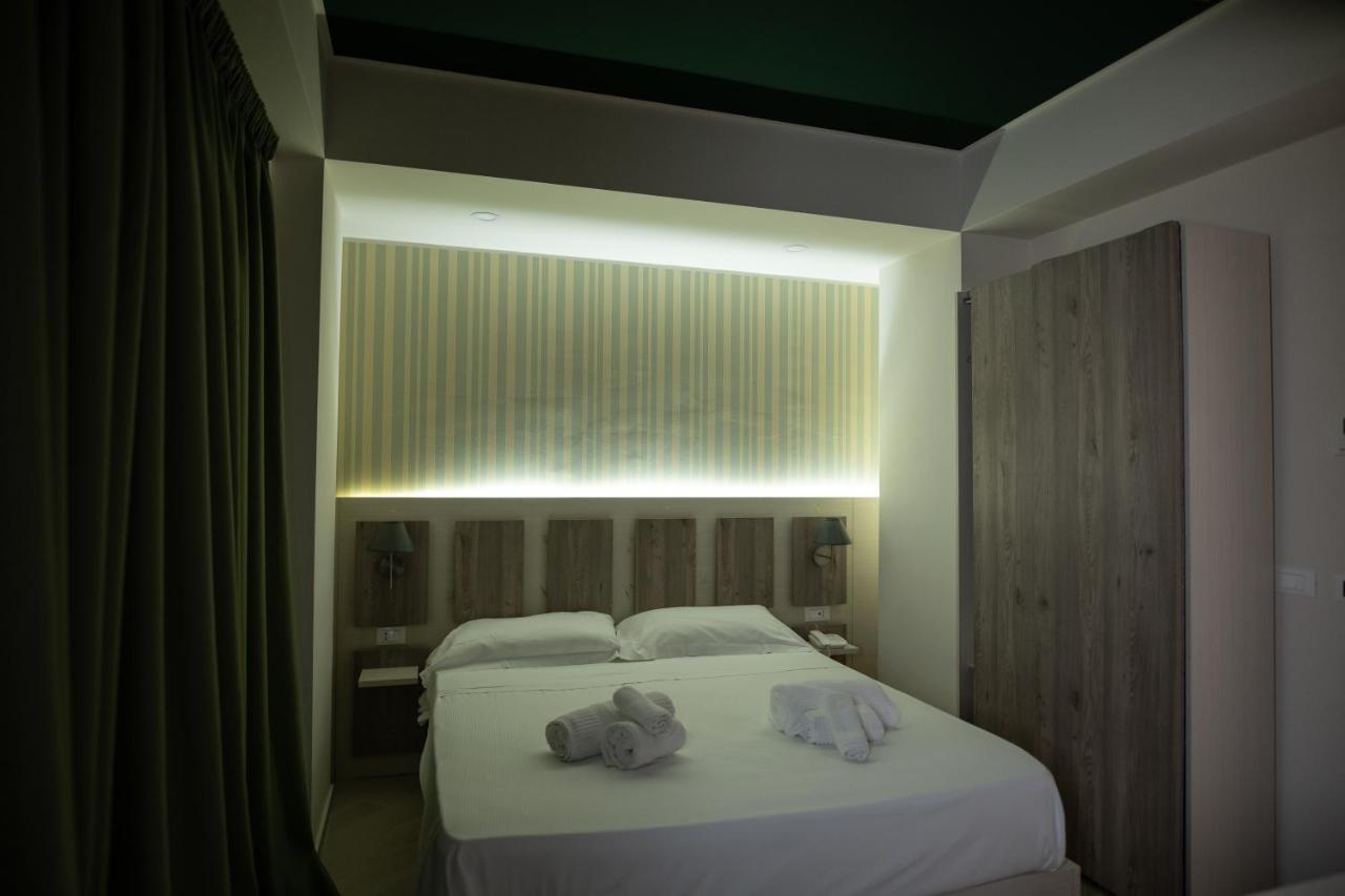 Cliché Hotel 3*