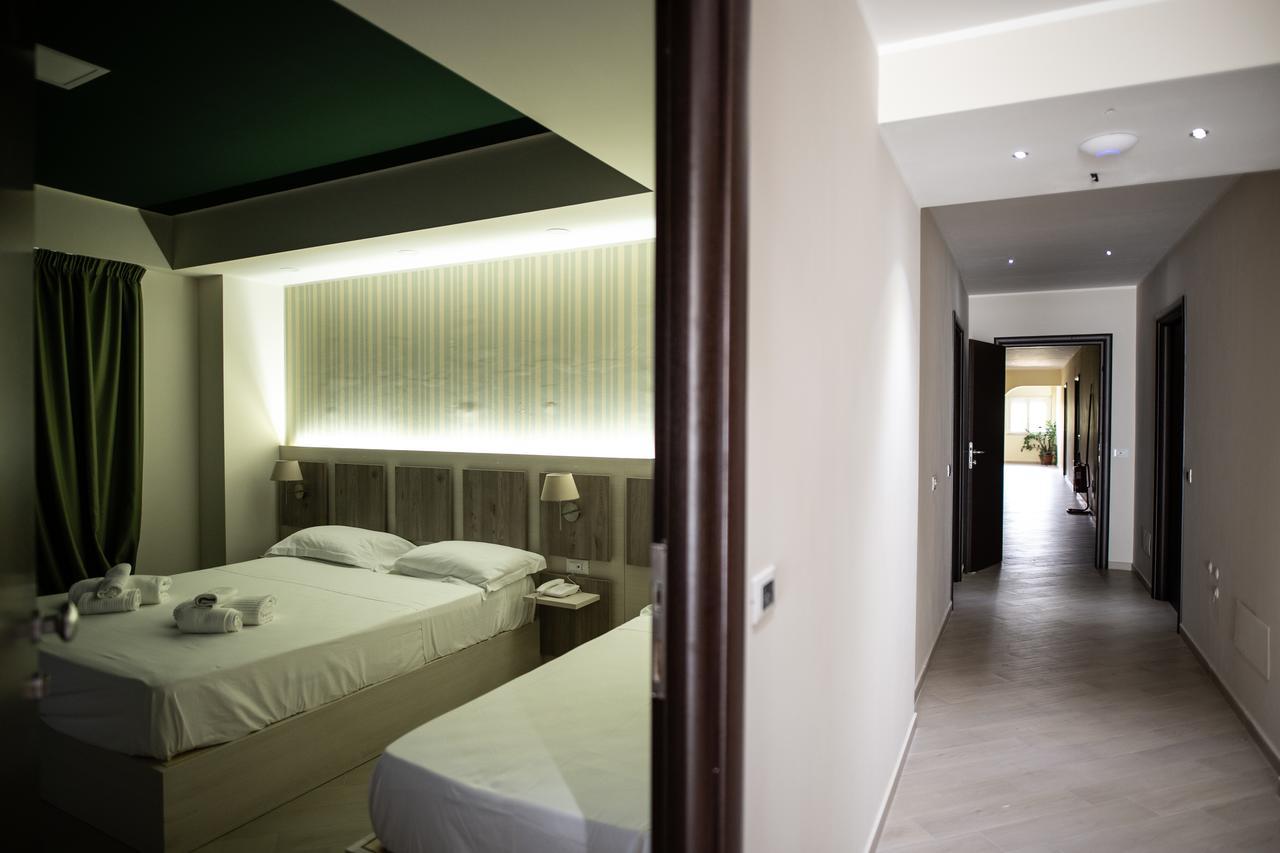 Cliché Hotel 3*