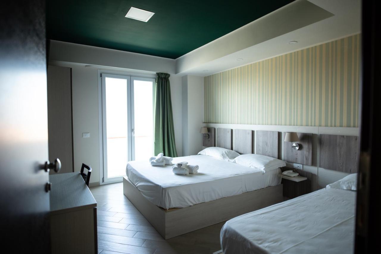 Cliché Hotel