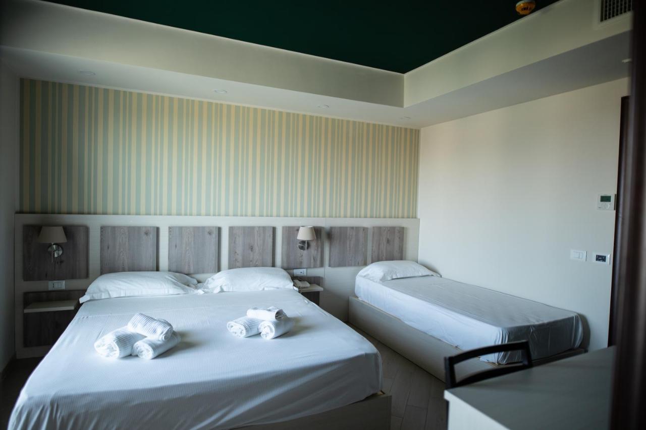 Cliché Hotel